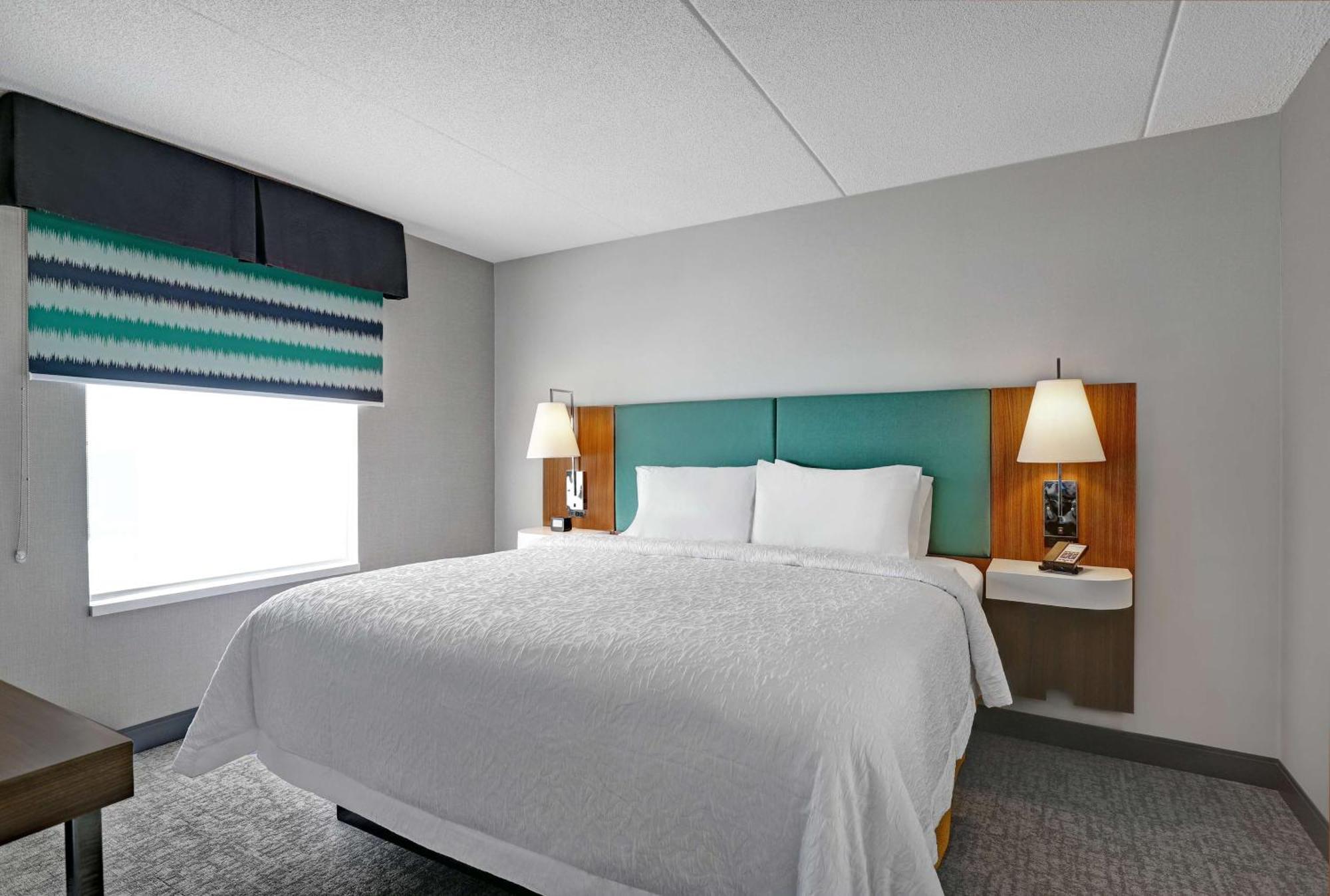 Hampton & Hotel