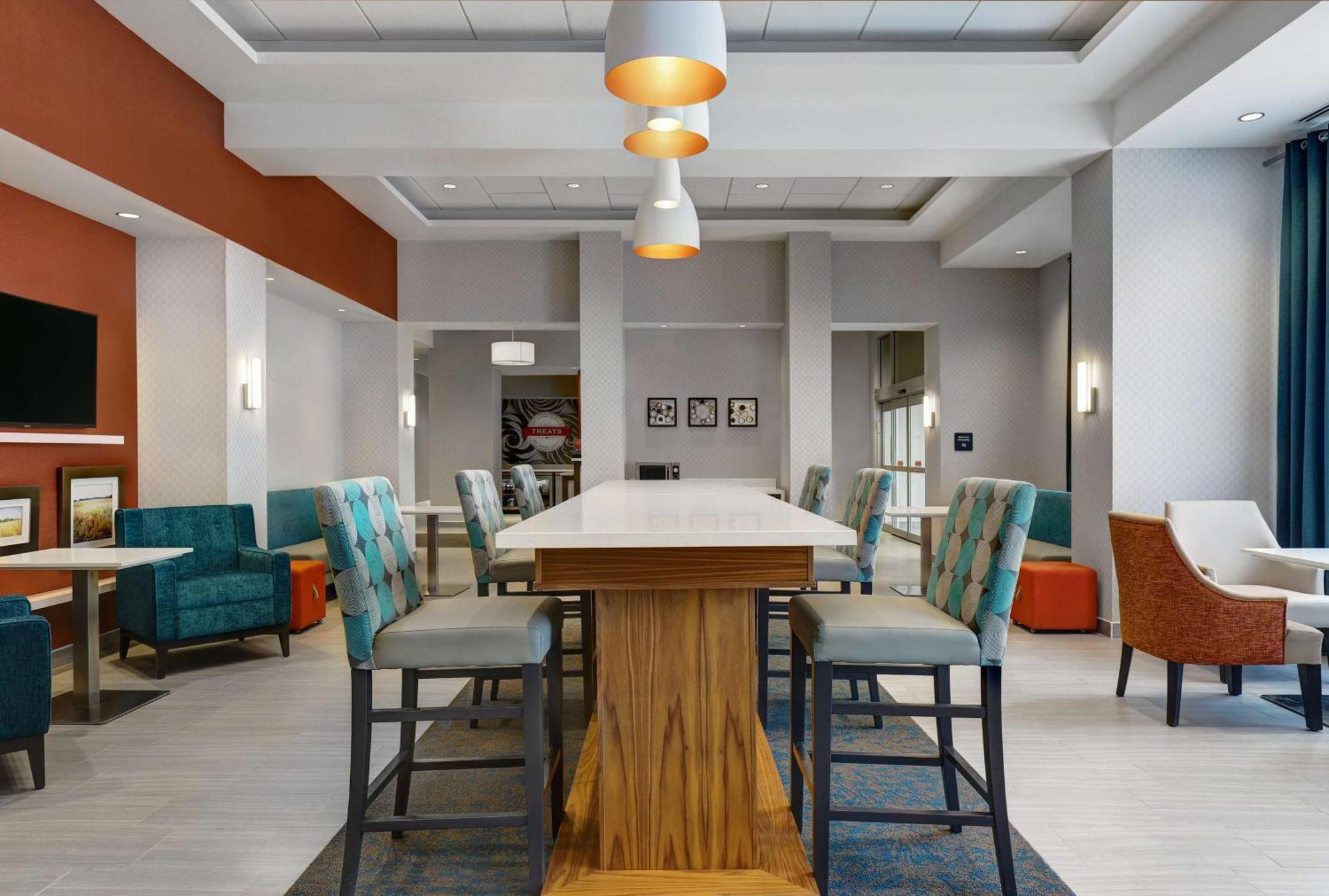 Hotel Hampton &
